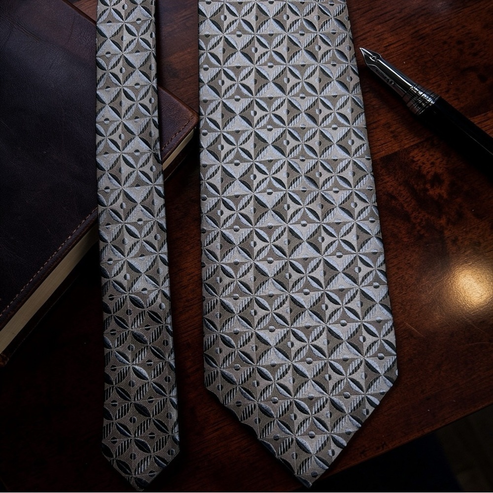 Joseph & Feiss International 100% Silk Gray Geometric Tie